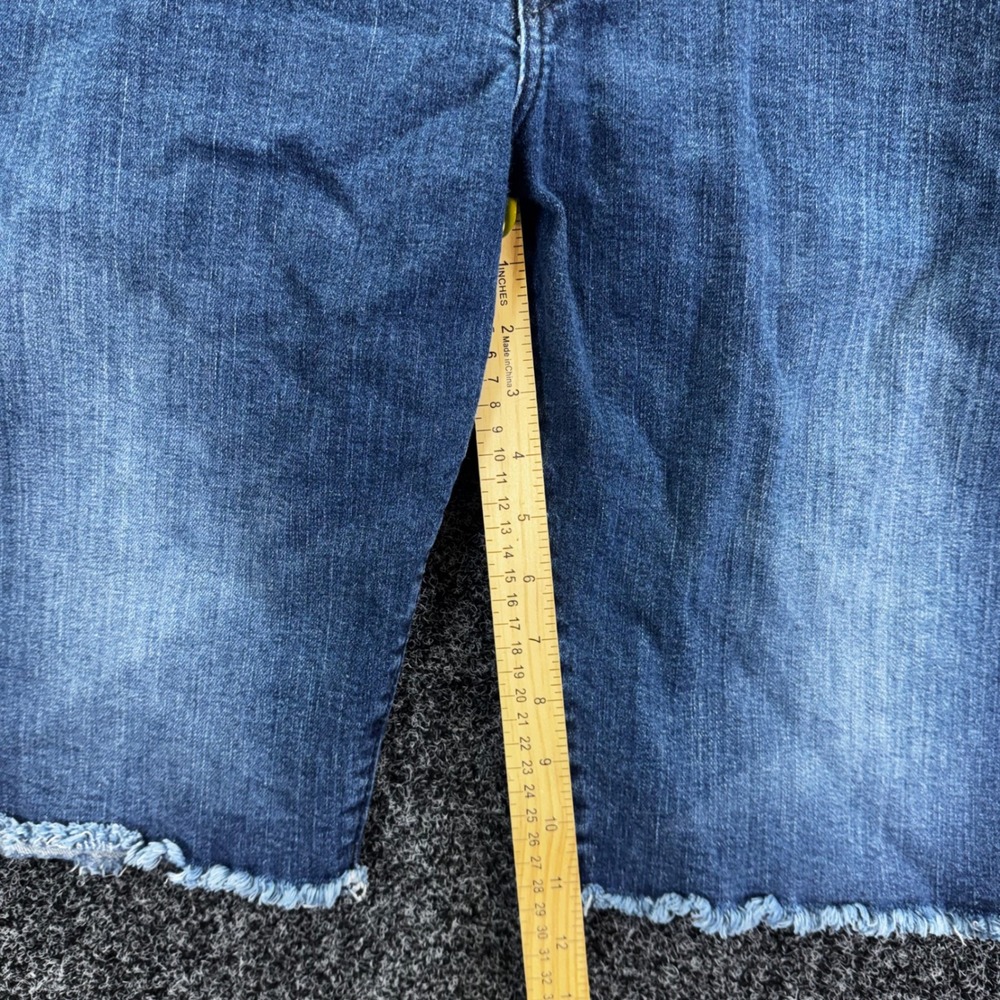 True Religion Mens Blue Denim Cut Off Shorts Medium Wash Size 44W Frayed Hem - Picture 7 of 8